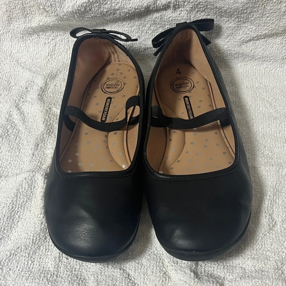 Wonder Nation girls Black Ballet Flats in size 4